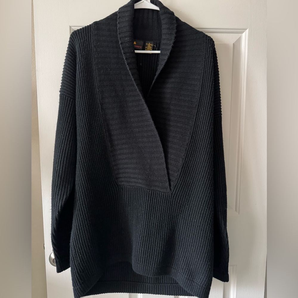 Liz Sport heavy, warm Black Shawl Collar Sweater
Small but oversized